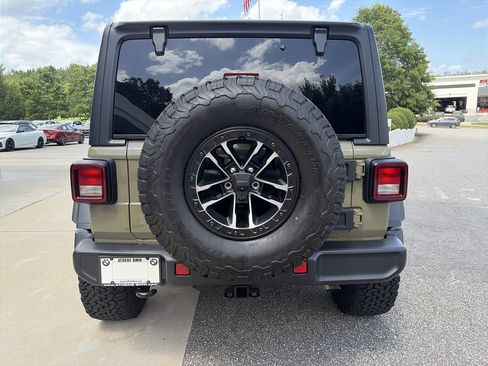 Used 2025 Jeep Wrangler Sport AWD/4WD image 12