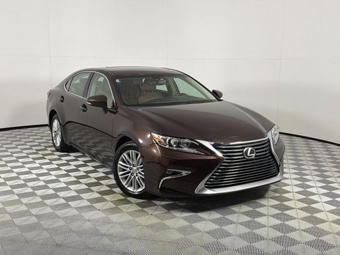 Used 2016 Lexus ES 350 w/ Premium Package w/Wood Trim FWD image 2