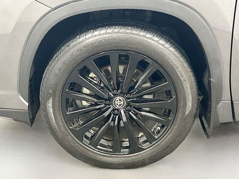 Used 2025 Toyota Highlander XSE AWD/4WD image 29