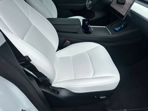 Used 2025 Tesla Model Y Long Range RWD image 21