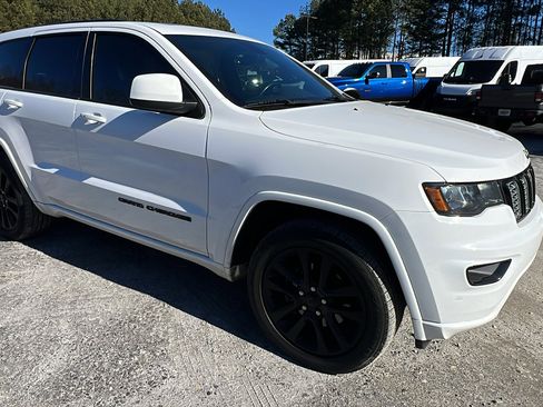 Used 2018 Jeep Grand Cherokee Altitude image 5