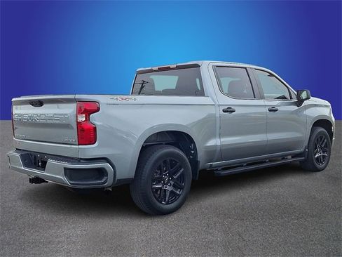Used 2025 Chevrolet Silverado 1500 Custom image 4