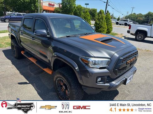Used 2019 Toyota Tacoma TRD Sport AWD/4WD image 1