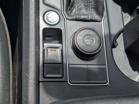 Used 2018 Volkswagen Atlas SE AWD/4WD image 21