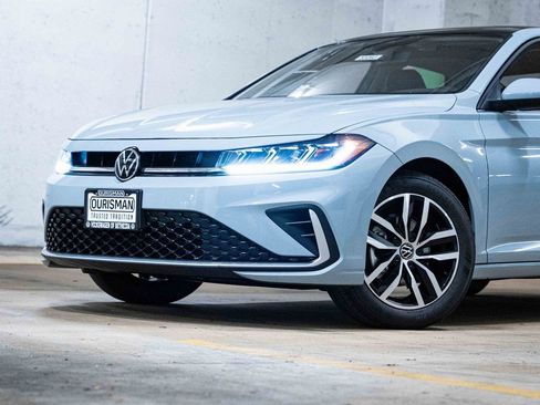 New 2026 Volkswagen Jetta SE FWD image 2