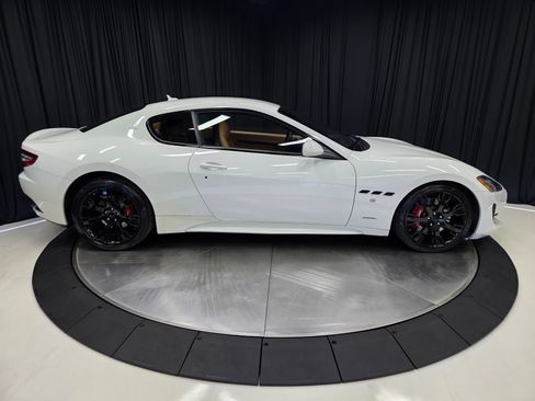 Used 2015 Maserati GranTurismo Sport RWD image 14