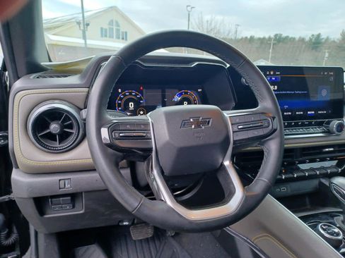 Used 2024 Chevrolet Colorado ZR2 w/ ZR2 Bison Edition image 9