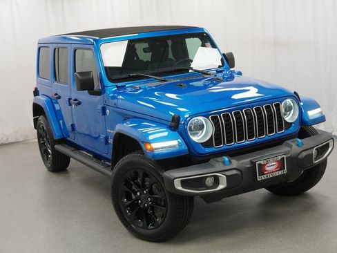 Certified 2024 Jeep Wrangler Unlimited Sahara w/ Technology Group AWD/4WD image 11