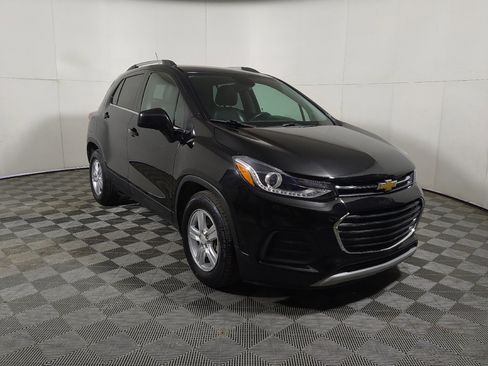 Used 2020 Chevrolet Trax LT w/ LT Convenience Package FWD image 14