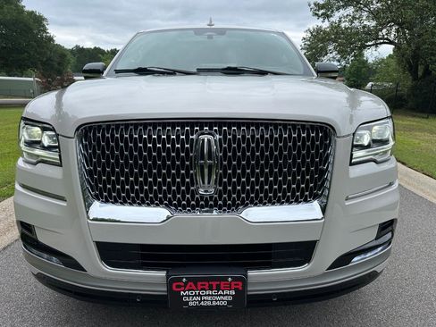 Used 2023 Lincoln Navigator Reserve AWD/4WD image 2