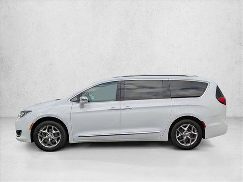 Used 2017 Chrysler Pacifica Limited w/ Advanced Safetytec Group image 9