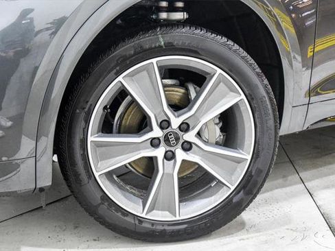 Certified 2025 Audi Q5 2.0T Premium w/ Convenience Plus Package image 16