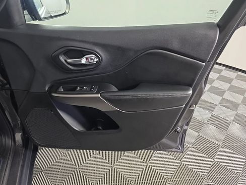 Used 2019 Jeep Cherokee Limited AWD/4WD image 38
