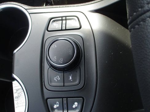 Used 2023 GMC Terrain SLE AWD/4WD image 18