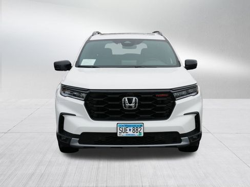 Certified 2025 Honda Pilot TrailSport image 2