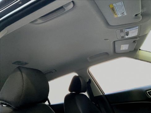 Used 2025 Hyundai Venue SE FWD image 25