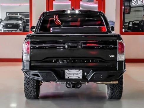 Used 2022 Toyota Tacoma TRD Off-Road image 11