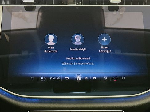 Used 2025 Mercedes-Benz E 450 4MATIC Sedan w/ MBUS Superscreen Package image 11