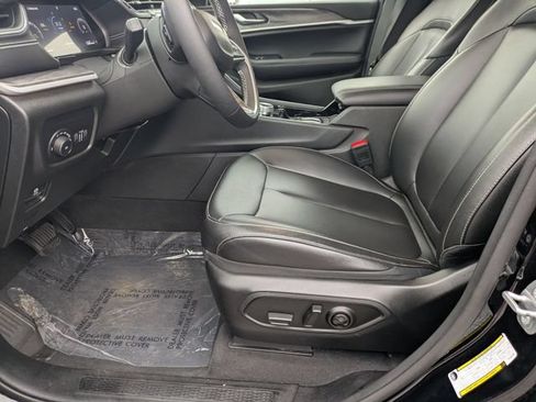 Used 2023 Jeep Grand Cherokee Limited AWD/4WD image 13
