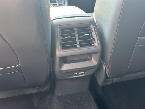 Used 2026 Volkswagen Tiguan SE AWD/4WD image 24