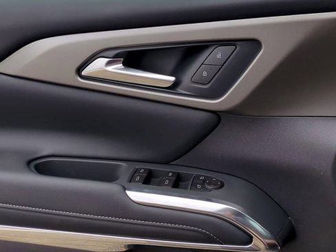 New 2026 Chevrolet Traverse LT w/ Sun and Wheel Package FWD image 24