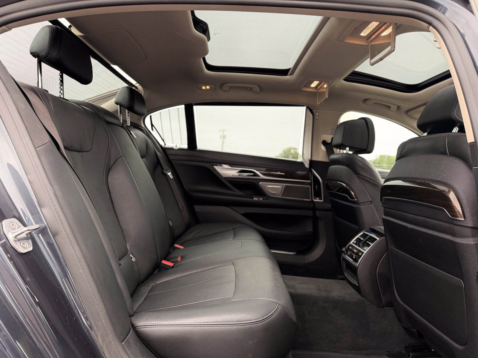 Used 2019 BMW 740i xDrive w/ Executive Package AWD/4WD image 47