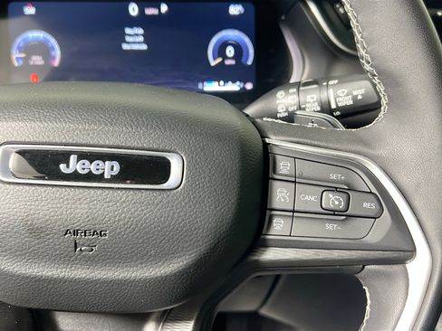 Used 2025 Jeep Grand Cherokee L Laredo AWD/4WD image 19