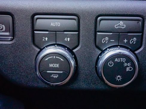 New 2026 GMC Sierra 1500 SLE image 17