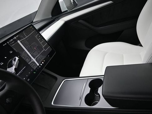 Used 2023 Tesla Model Y Performance AWD/4WD image 18