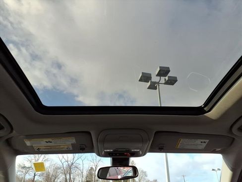 Used 2020 Chevrolet Equinox Premier image 18