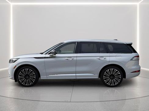 Used 2025 Lincoln Aviator Black Label AWD/4WD image 2