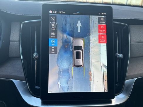 Used 2025 Volvo XC90 B5 Plus image 24