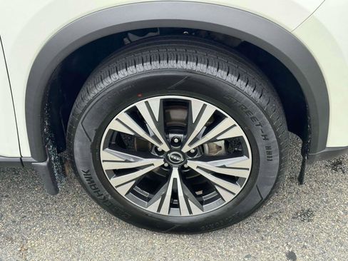 Used 2023 Nissan Rogue SV image 7