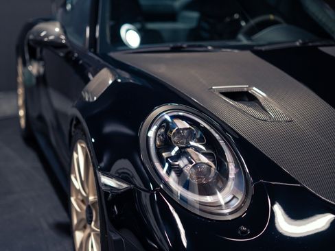 Used 2018 Porsche 911 GT2 RS RWD image 6