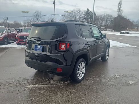 Used 2023 Jeep Renegade Latitude w/ Premium Group image 5