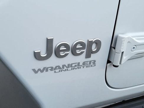 Used 2021 Jeep Wrangler Unlimited Sport AWD/4WD image 9