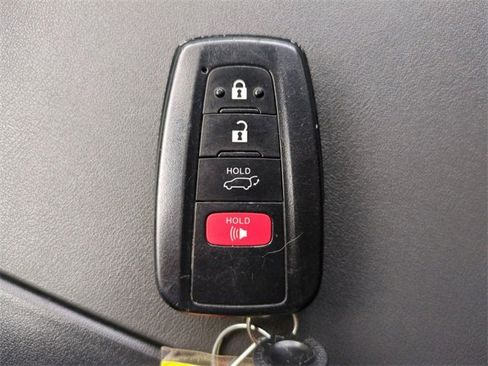 Certified 2023 Toyota Highlander XLE image 29