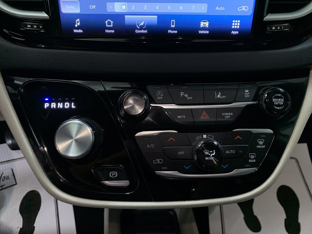 Used 2024 Chrysler Pacifica Touring-L FWD image 29