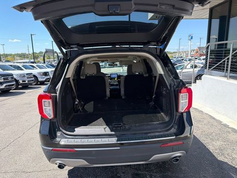 Used 2022 Ford Explorer Limited w/ Equipment Group 301A AWD/4WD image 11