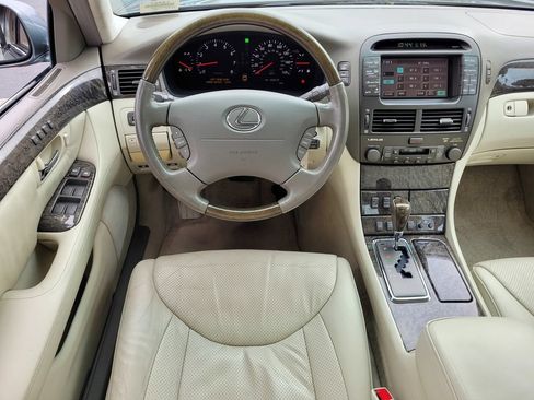 Used 2002 Lexus LS 430 RWD image 10