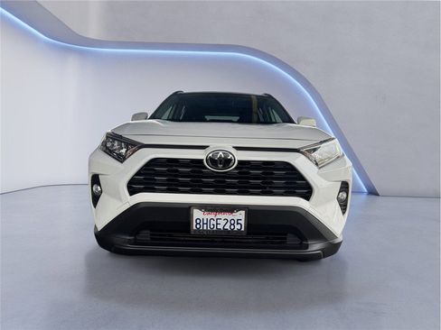Used 2019 Toyota RAV4 XLE image 2