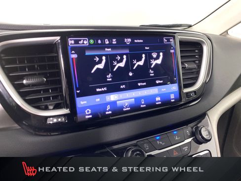 Used 2024 Chrysler Pacifica Touring-L image 5