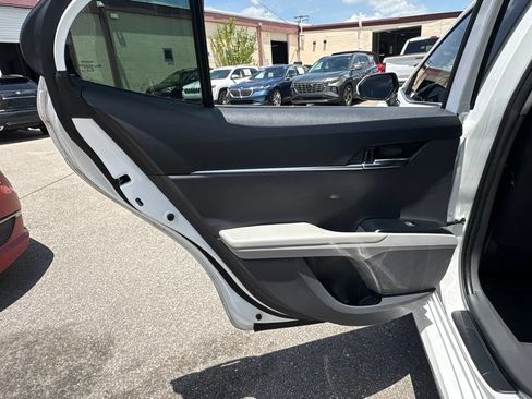 Used 2020 Toyota Camry LE FWD image 12