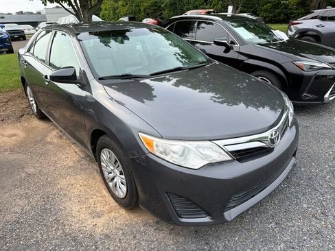 Used 2012 Toyota Camry LE FWD image 3