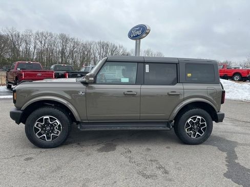 New 2025 Ford Bronco Outer Banks image 4