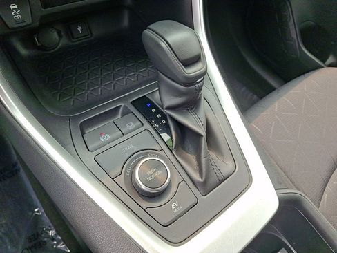 Used 2022 Toyota RAV4 XLE w/ Convenience Package AWD/4WD image 13