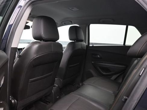 Used 2022 Chevrolet Trax LT w/ LT Convenience Package AWD/4WD image 16