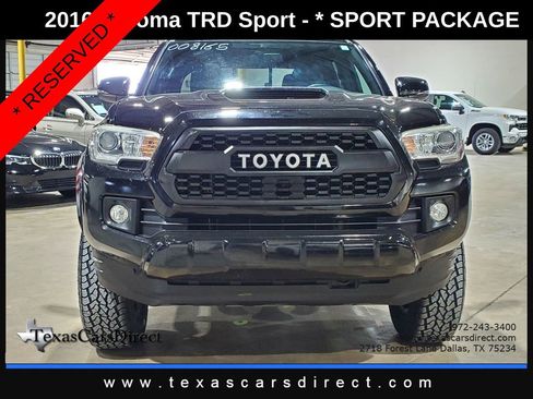 Used 2016 Toyota Tacoma TRD Sport w/ Premium & Technology Package RWD image 2