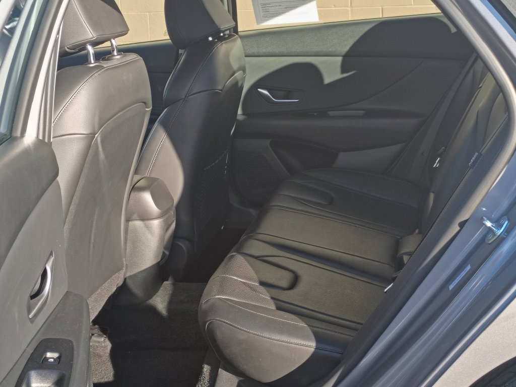 Certified 2025 Hyundai Elantra Limited FWD image 17