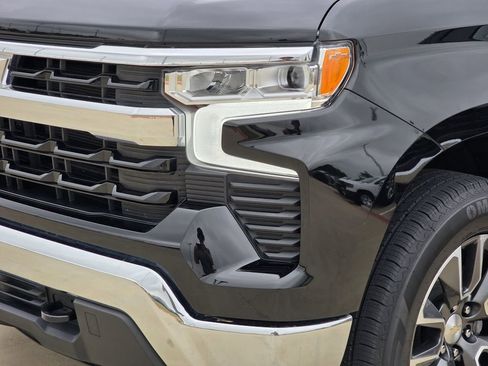 Used 2024 Chevrolet Silverado 1500 LT AWD/4WD image 7